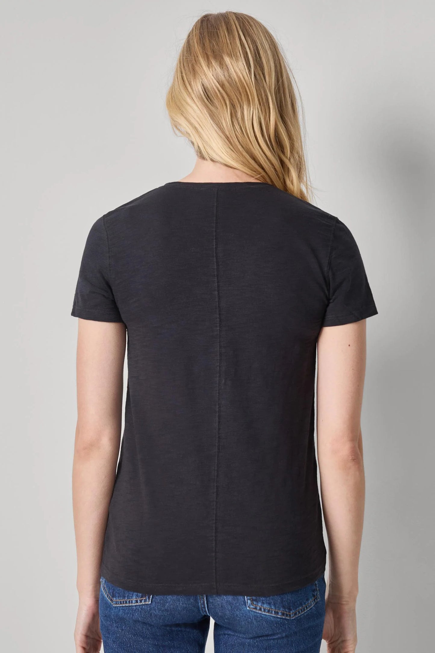 V Neck Short Sleeve Back Seam Tee